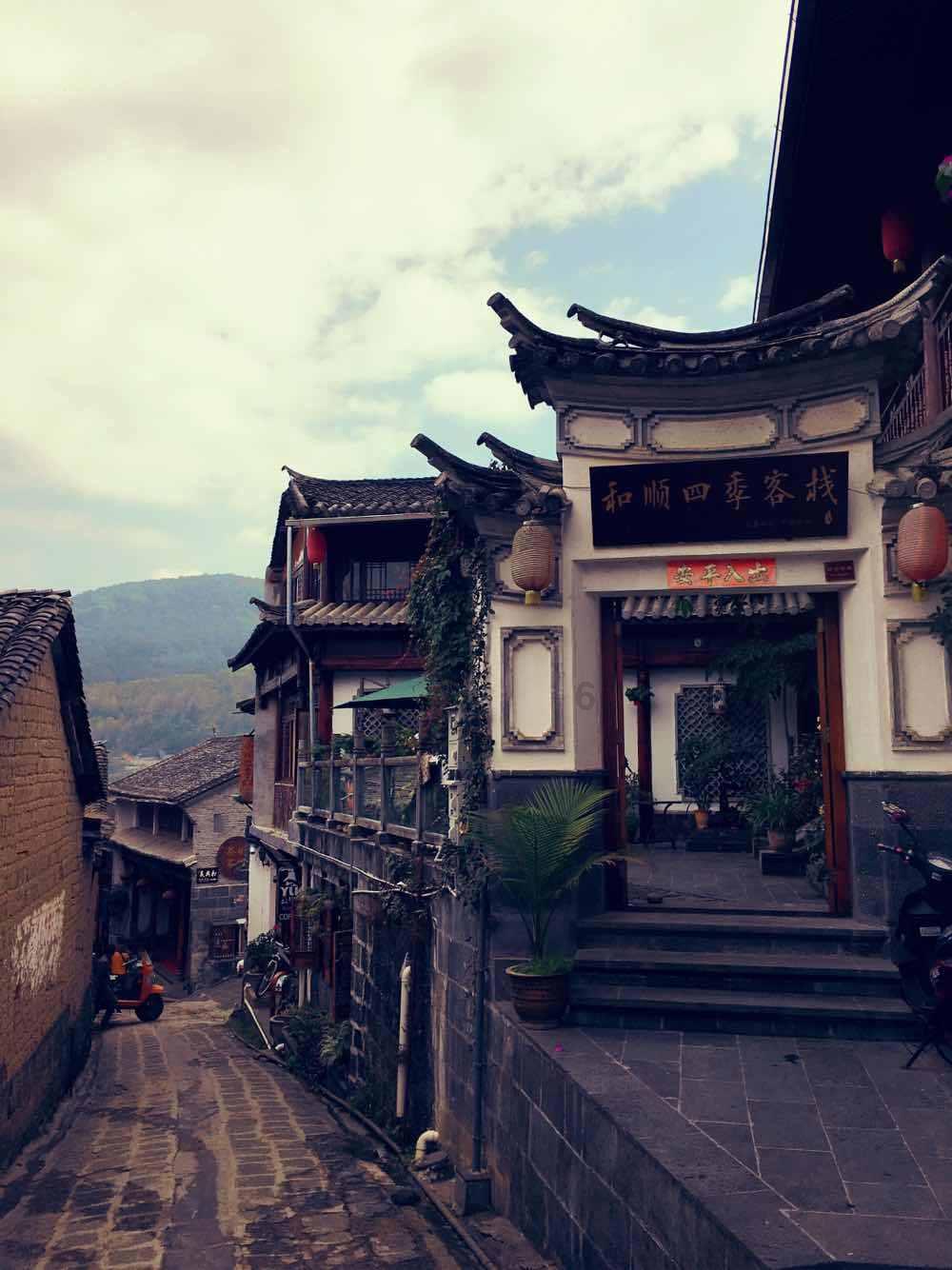 《肖战方否认恋情》被平台置顶，抢热搜行径，不是一两次了