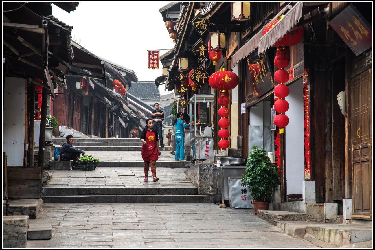 迷路的可爱男孩